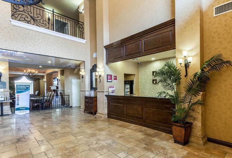 ホテル Comfort Suites Alamo Riverwalk
