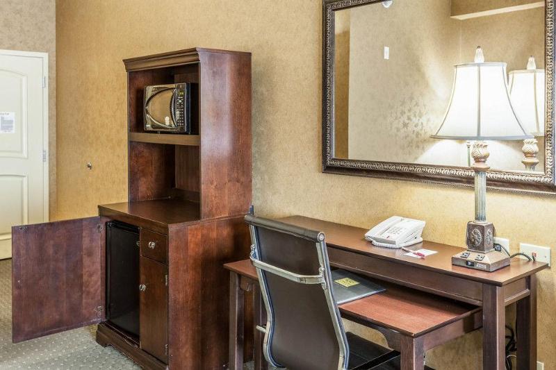 ホテル Comfort Suites Alamo Riverwalk