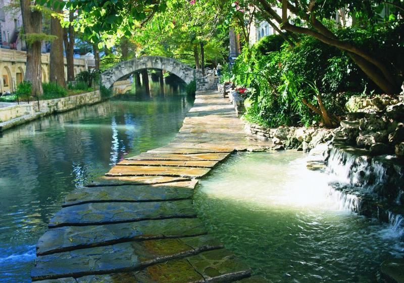 ホテル Comfort Suites Alamo Riverwalk