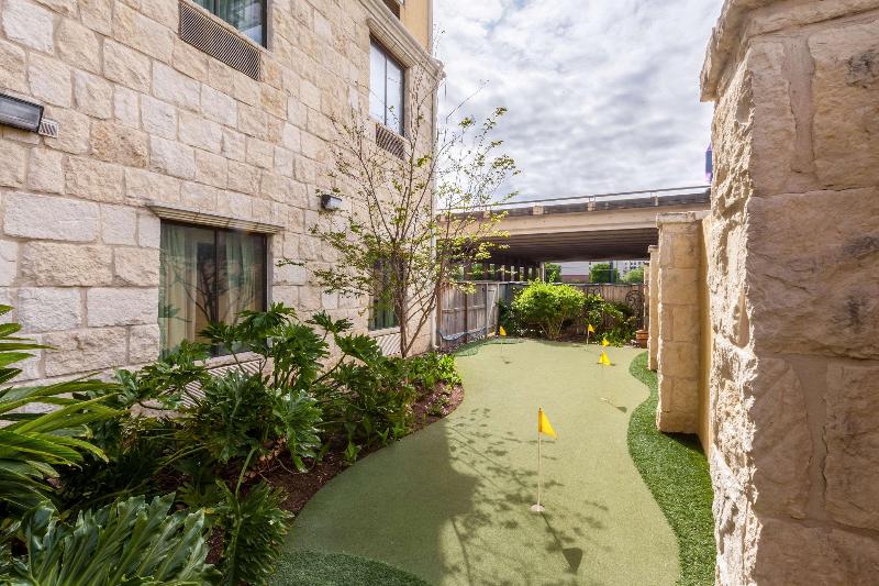 ホテル Comfort Suites Alamo Riverwalk