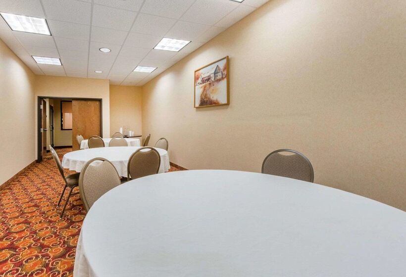 בית מלון כפרי Comfort Suites Altoona