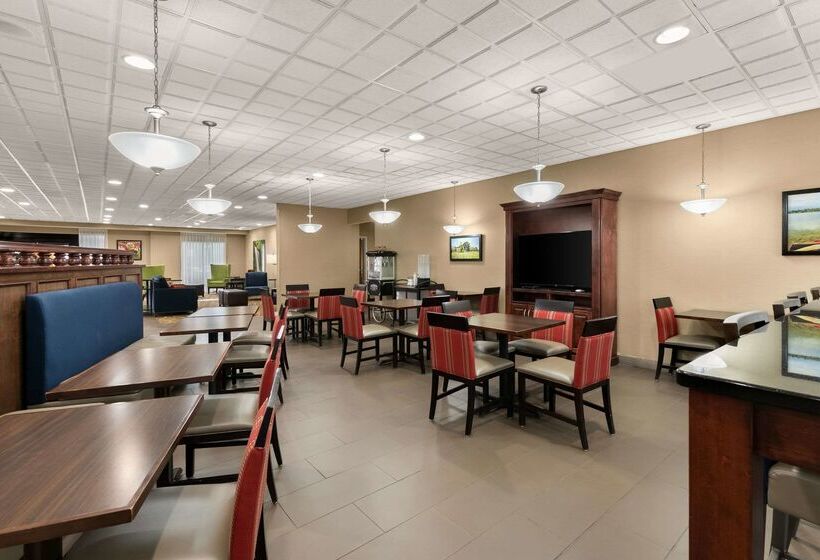 فندق Comfort Suites