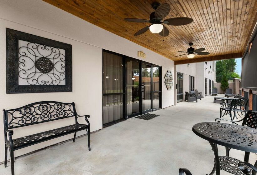 فندق Comfort Suites