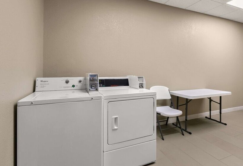 فندق Comfort Suites