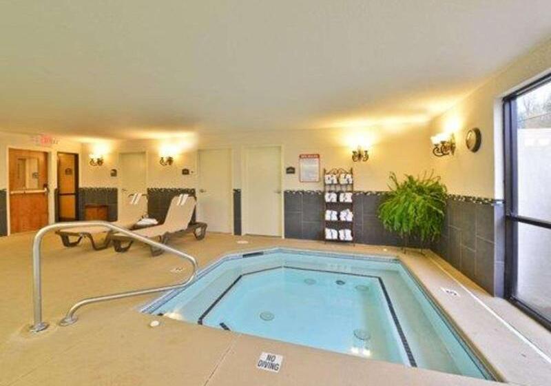 فندق Comfort Suites