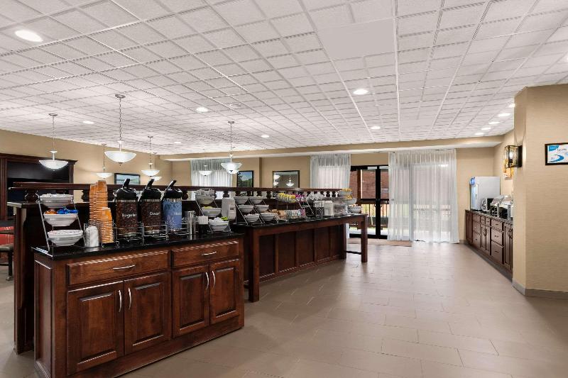 فندق Comfort Suites