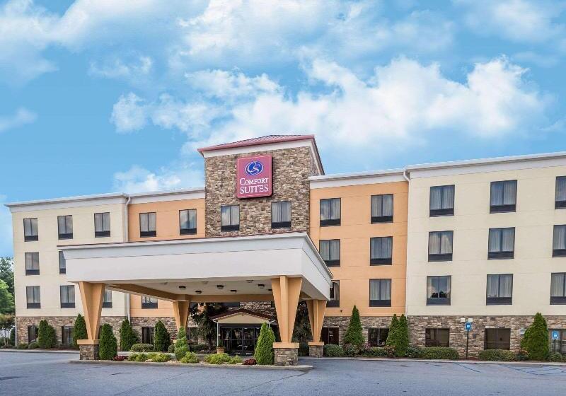 فندق Comfort Suites