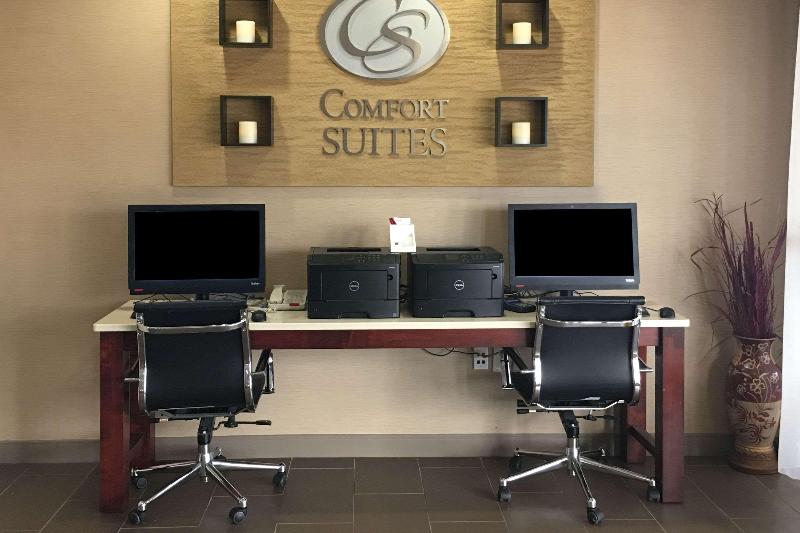 فندق Comfort Suites
