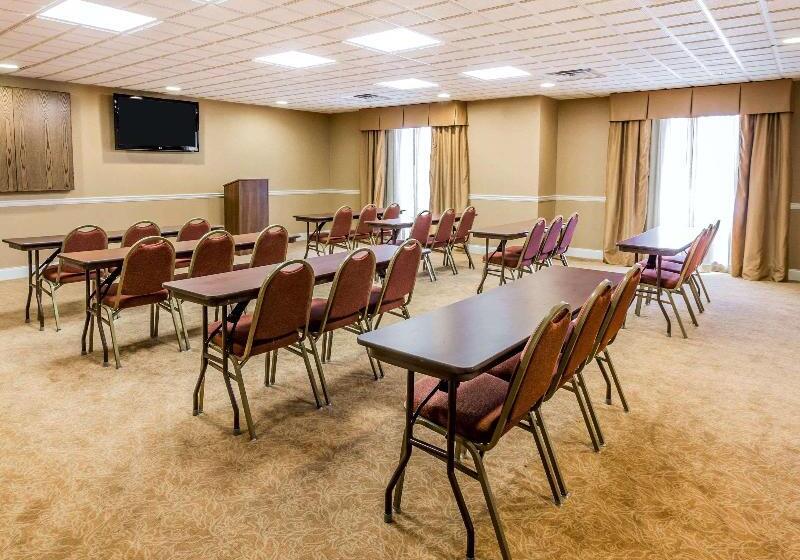 فندق Comfort Suites