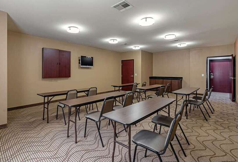 فندق Comfort Suites