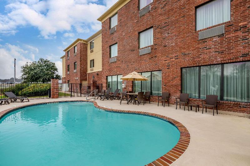 فندق Comfort Suites