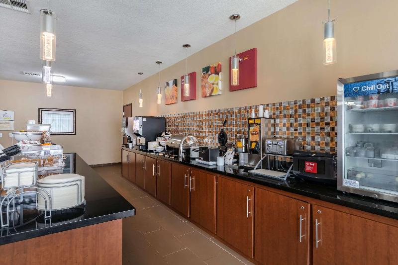 فندق Comfort Suites