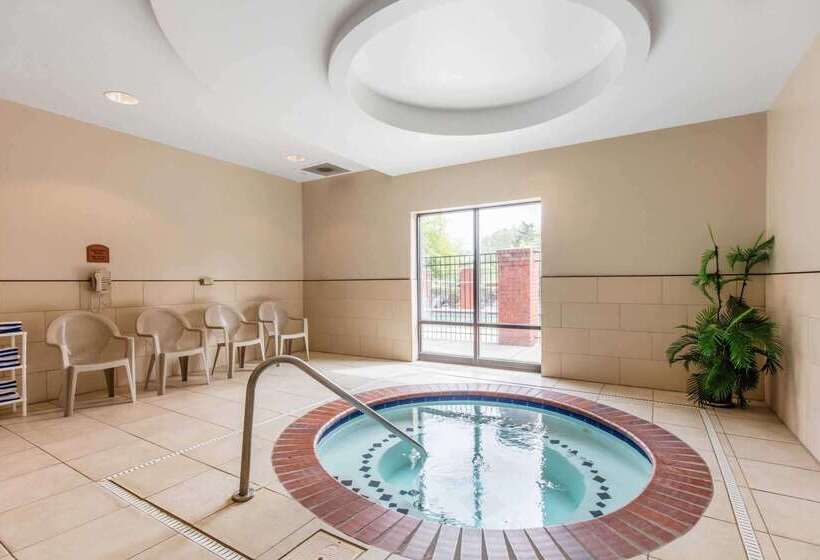 فندق Comfort Suites