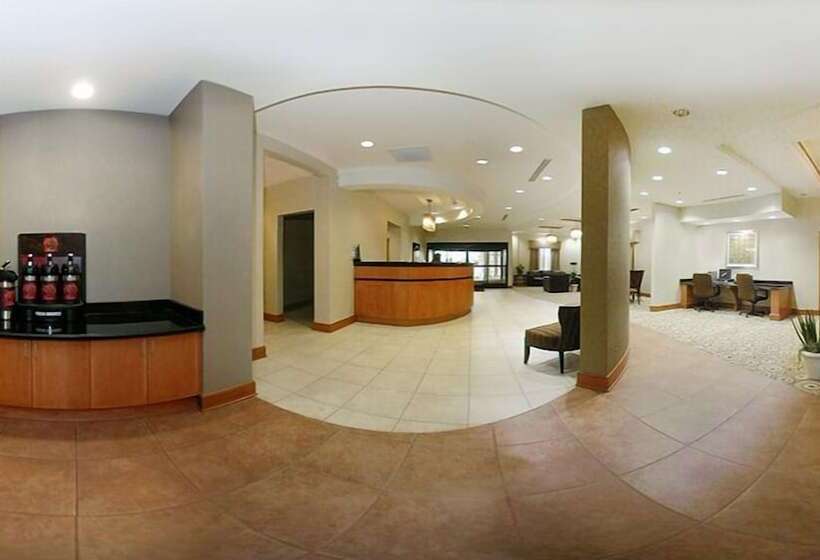 فندق Comfort Suites