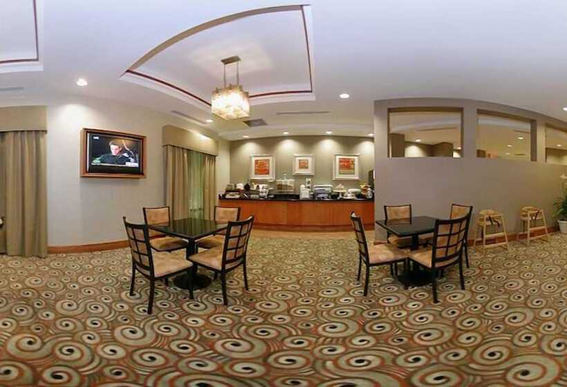 فندق Comfort Suites