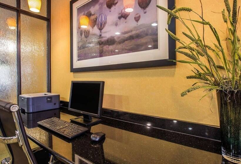 فندق Comfort Suites Simpsonville   Greenville