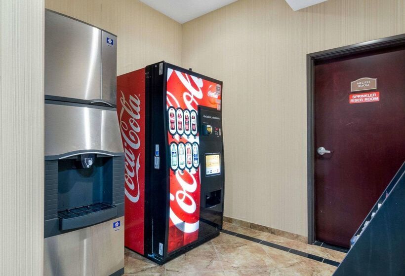 ホテル Comfort Suites Topeka Northwest