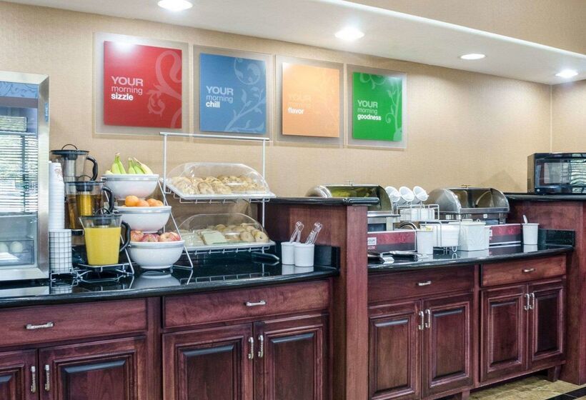 ホテル Comfort Suites Topeka Northwest