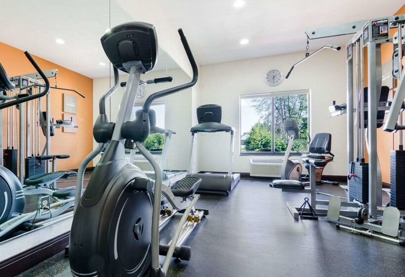 ホテル Comfort Suites Topeka Northwest