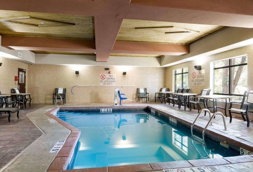 ホテル Comfort Suites Topeka Northwest