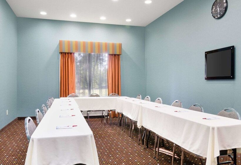 ホテル Comfort Suites Topeka Northwest