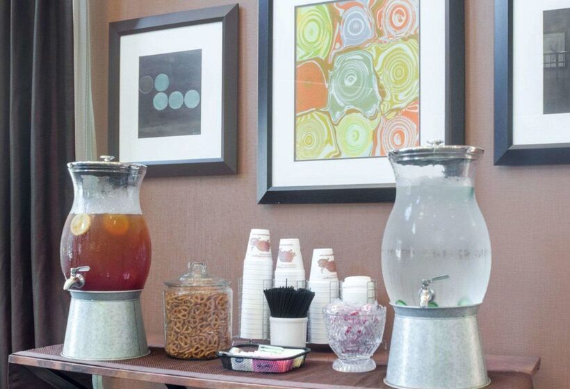 ホテル Comfort Suites Topeka Northwest