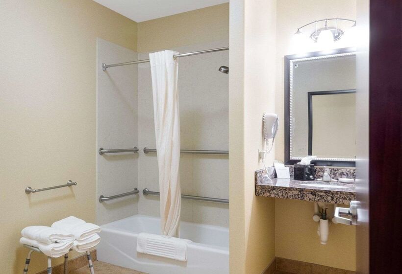 ホテル Comfort Suites Topeka Northwest