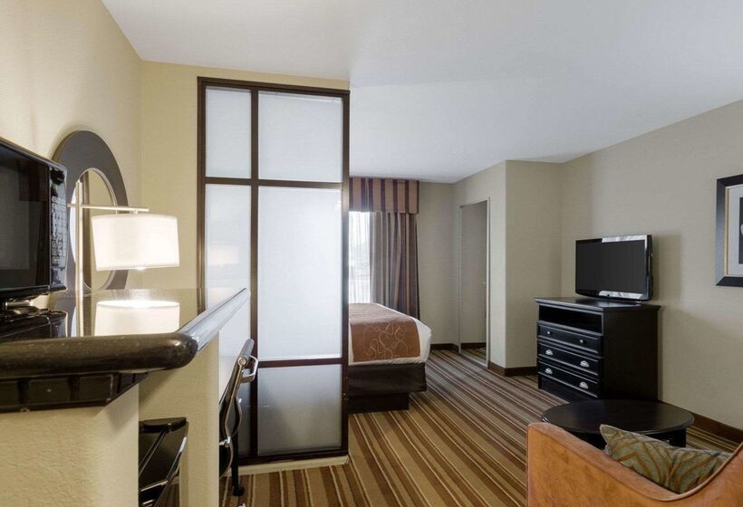 ホテル Comfort Suites Topeka Northwest