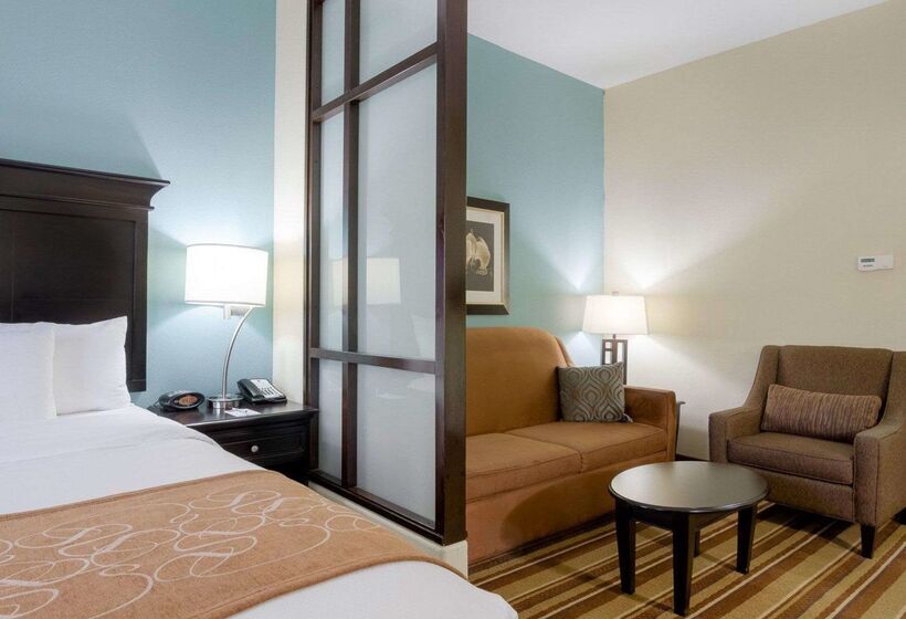 ホテル Comfort Suites Topeka Northwest