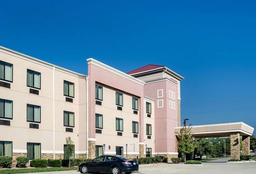 ホテル Comfort Suites Topeka Northwest