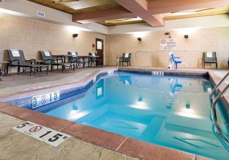 ホテル Comfort Suites Topeka Northwest