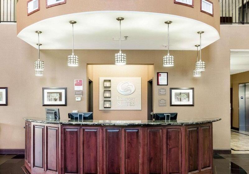 ホテル Comfort Suites Topeka Northwest