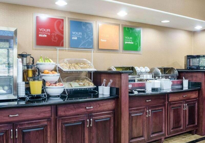 ホテル Comfort Suites Topeka Northwest