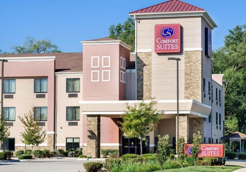 ホテル Comfort Suites Topeka Northwest