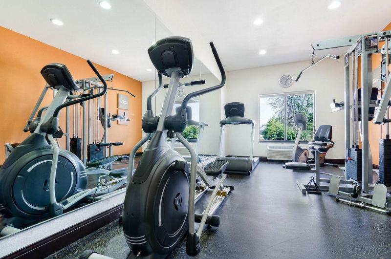 ホテル Comfort Suites Topeka Northwest