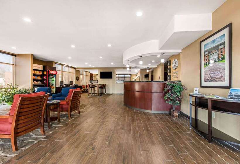 Отель Comfort Suites Tuscaloosa Near University