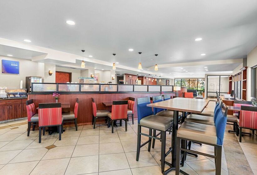 ホテル Comfort Suites Vacaville Napa Valley Area