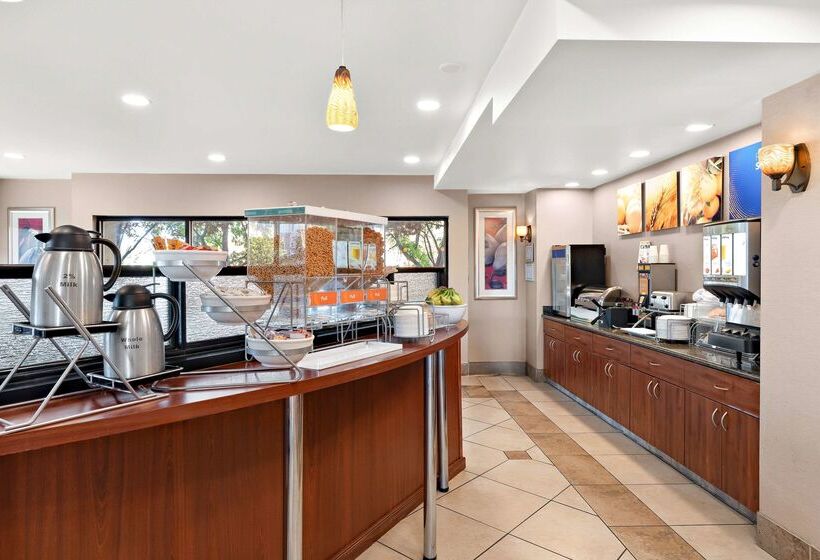 ホテル Comfort Suites Vacaville Napa Valley Area