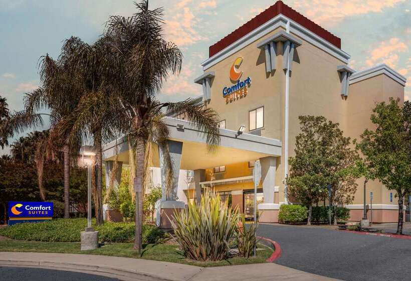 ホテル Comfort Suites Vacaville Napa Valley Area