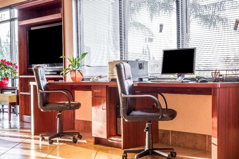 ホテル Comfort Suites Vacaville Napa Valley Area