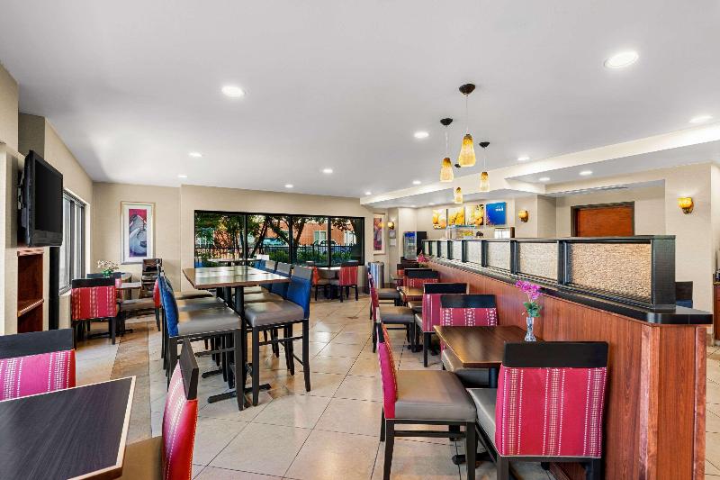 ホテル Comfort Suites Vacaville Napa Valley Area