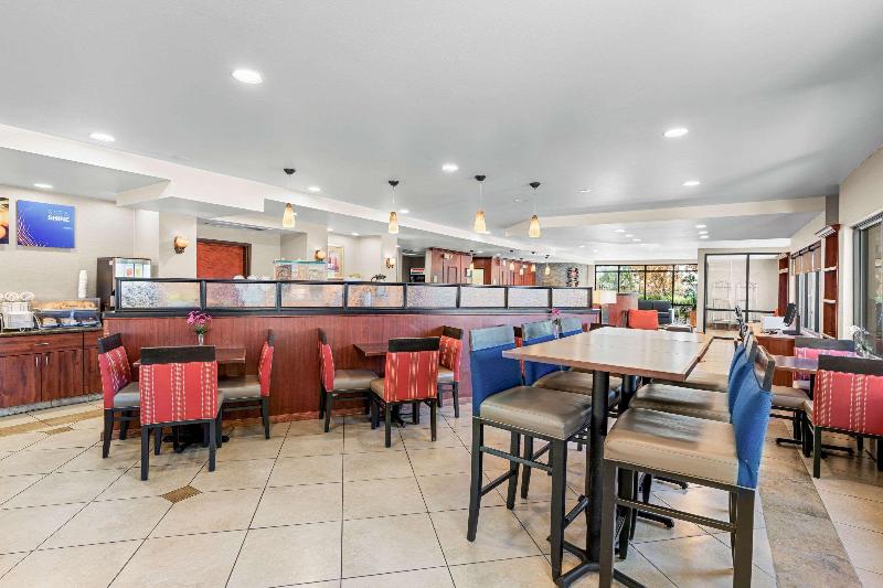 ホテル Comfort Suites Vacaville Napa Valley Area