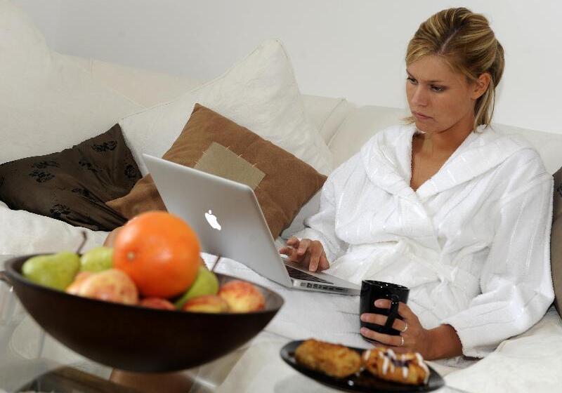 Отель Comfort Zone Apartment Birmingham