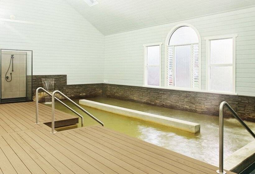 Deep Blue Hotel & Hot Springs