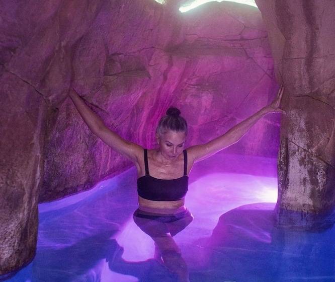 Deep Blue Hotel & Hot Springs