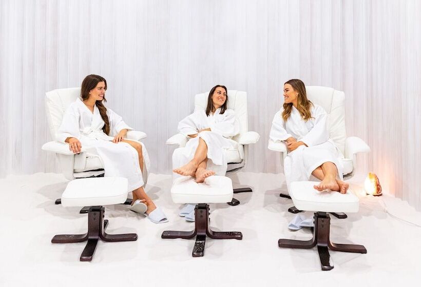 Deep Blue Hotel & Hot Springs