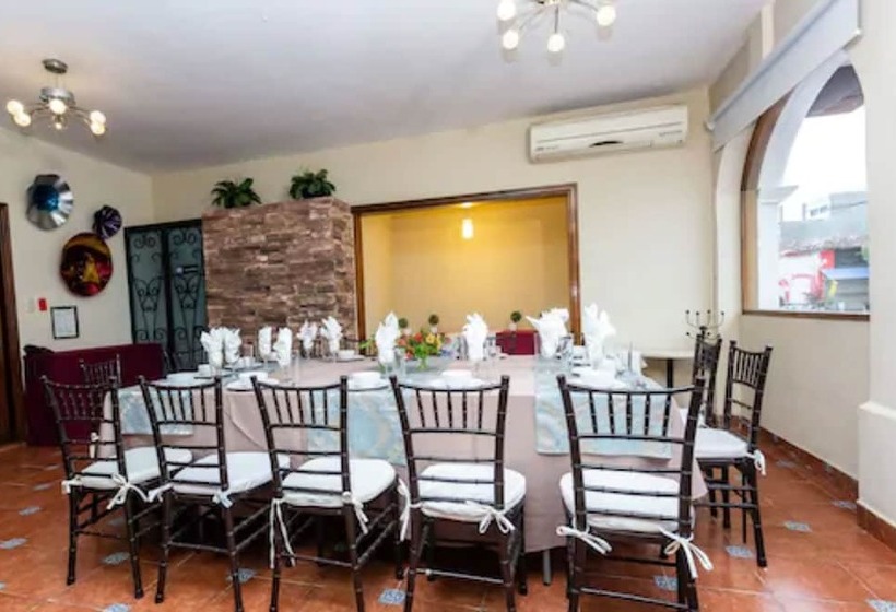 בית מלון כפרי Del Carmen, En El Centro  Desayuno Incluido !