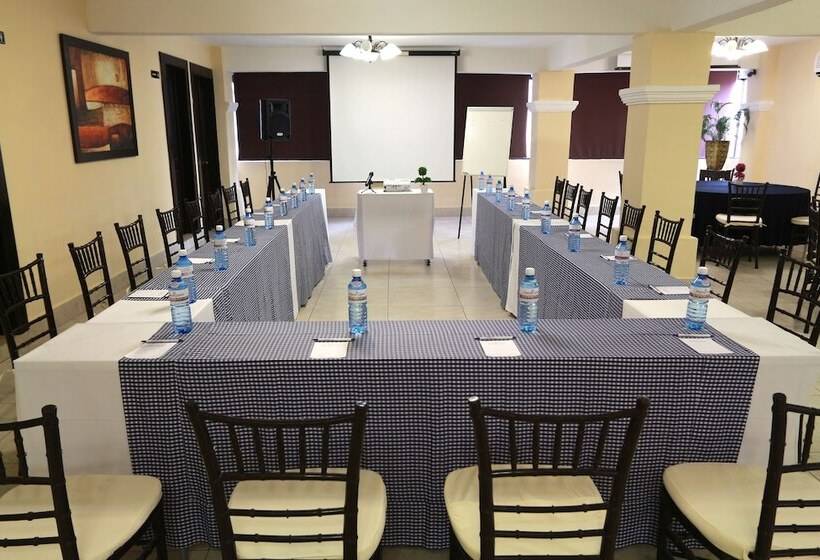 בית מלון כפרי Del Carmen, En El Centro  Desayuno Incluido !