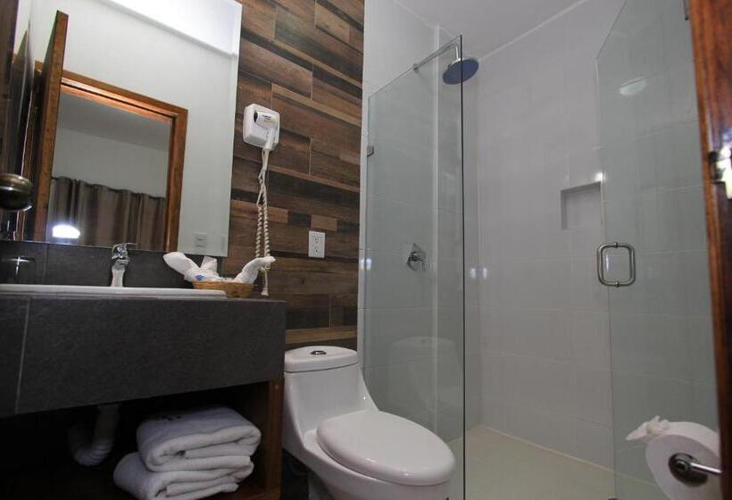 בית מלון כפרי Del Carmen, En El Centro  Desayuno Incluido !