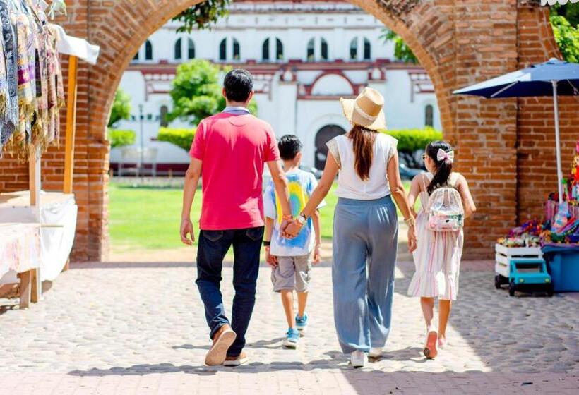 בית מלון כפרי Del Carmen, En El Centro  Desayuno Incluido !